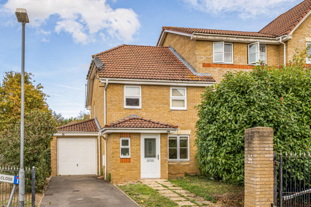 3-bed house on Arklay Close, Uxbridge, £540,000