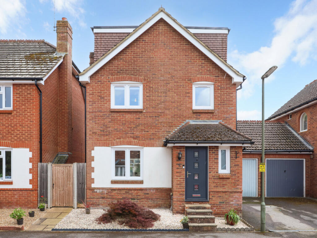 Main image of property: Lynton Close, Farnham, GU9