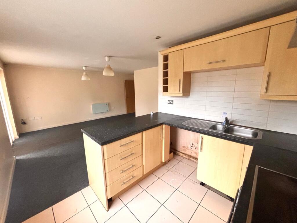 Apartment in Walsall, Aldridge - View 5
