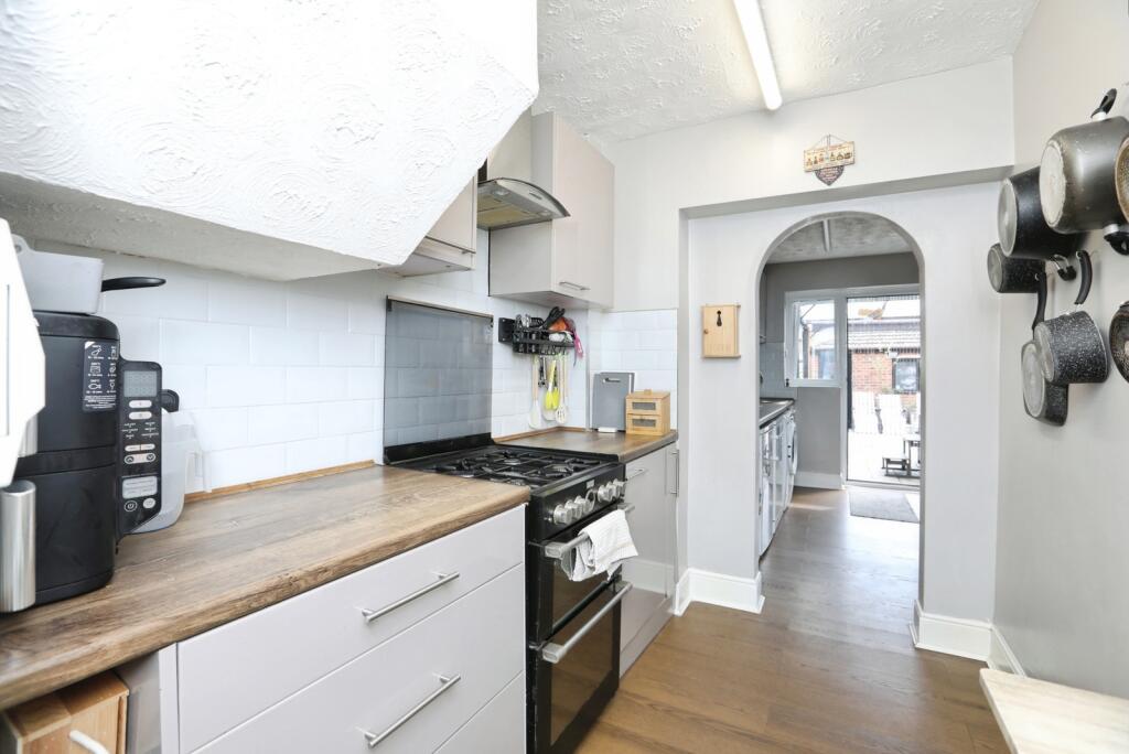 House in Chatham, Medway - More