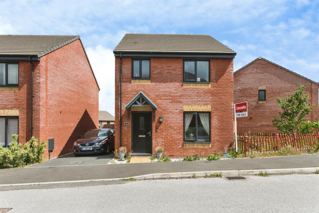 3-bed detached on Roman Avenue, Exeter, £350,000