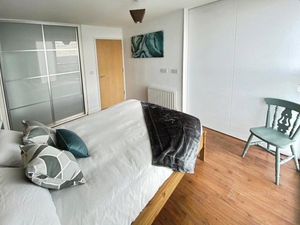 Apartment in Milton Keynes, Central Milton Keynes - More
