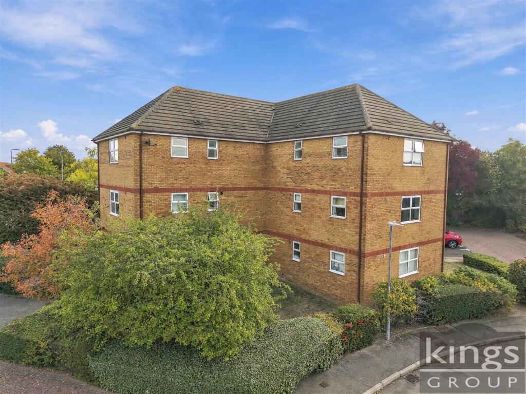 2-bed flat on Wedgewood Drive, Harlow, £230,000