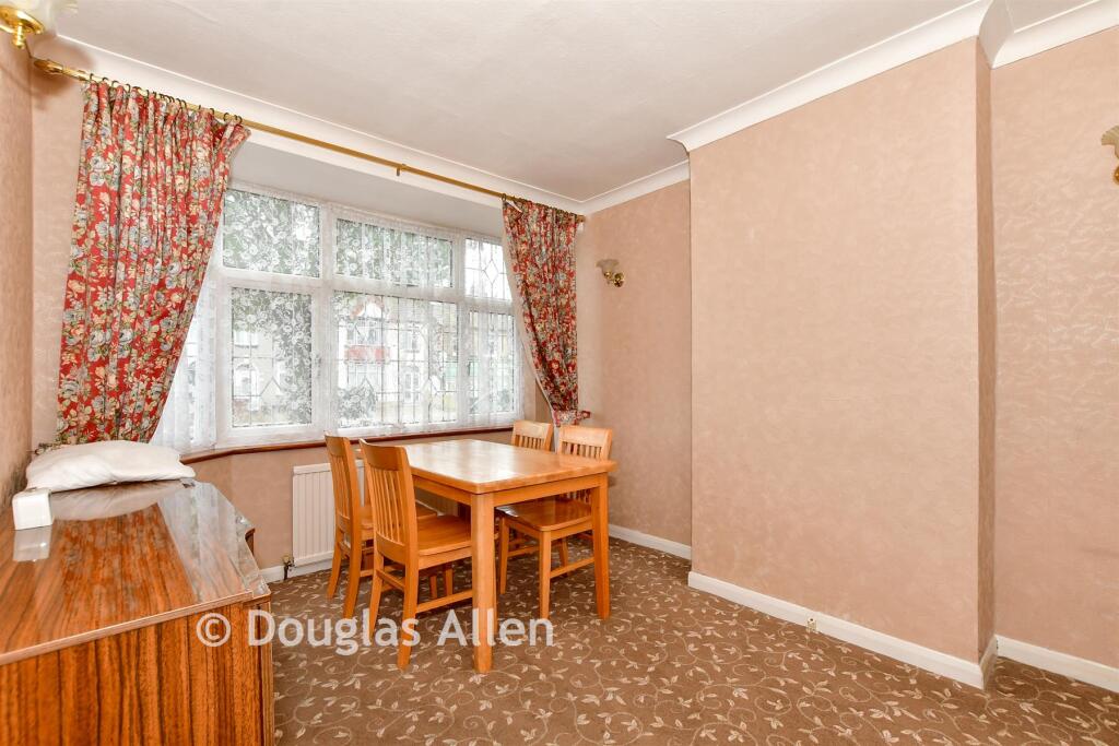 House in Rainham - View 5