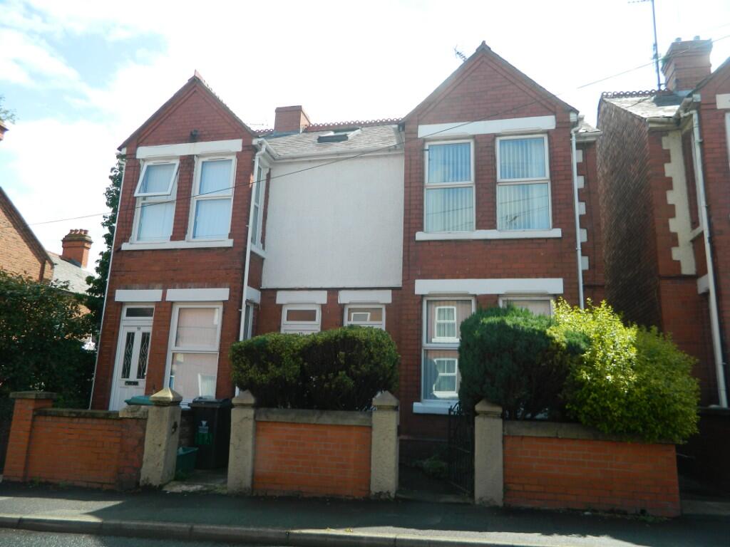 Main image of property: Top flat 11a Bradley Road, Wrexham, LL13 7TG