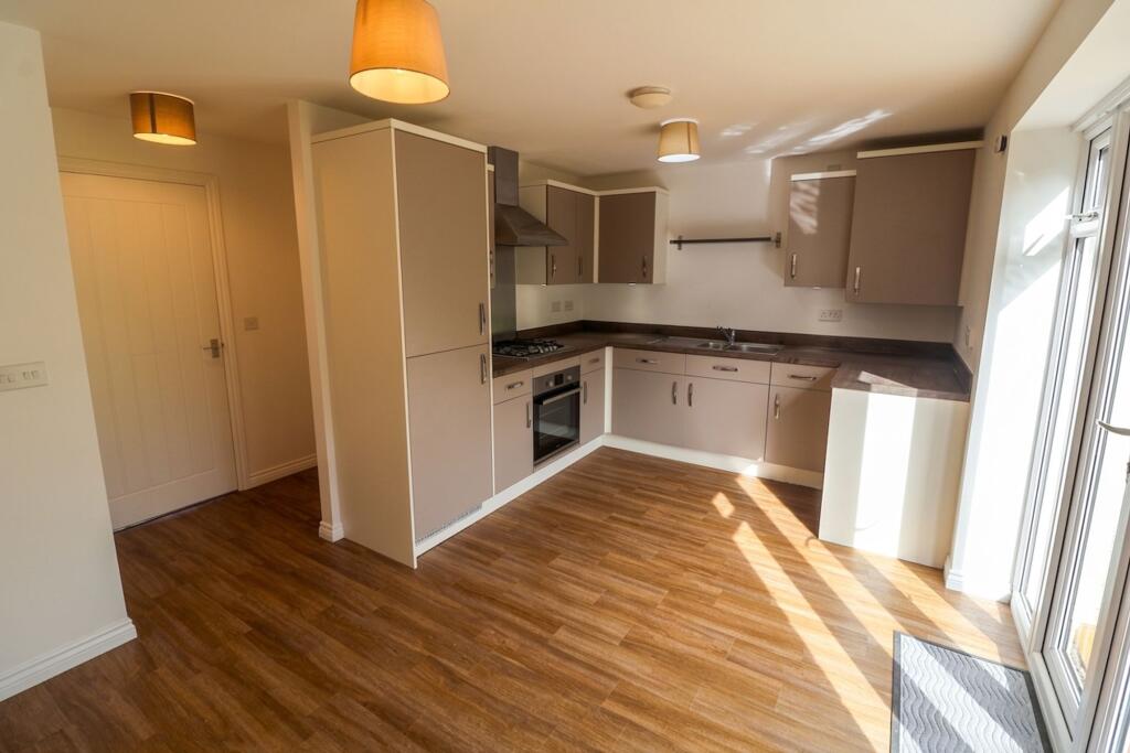Wisteria Way, Glossop, SK13 photo 3