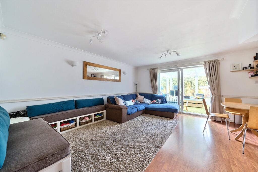 Sherbourne Gardens, Shepperton, Surrey, TW17 photo 2