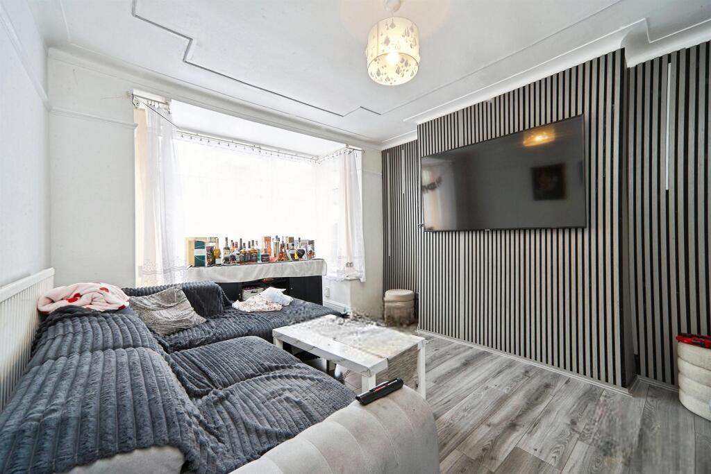 House in Bradford, West Yorkshire - View 2