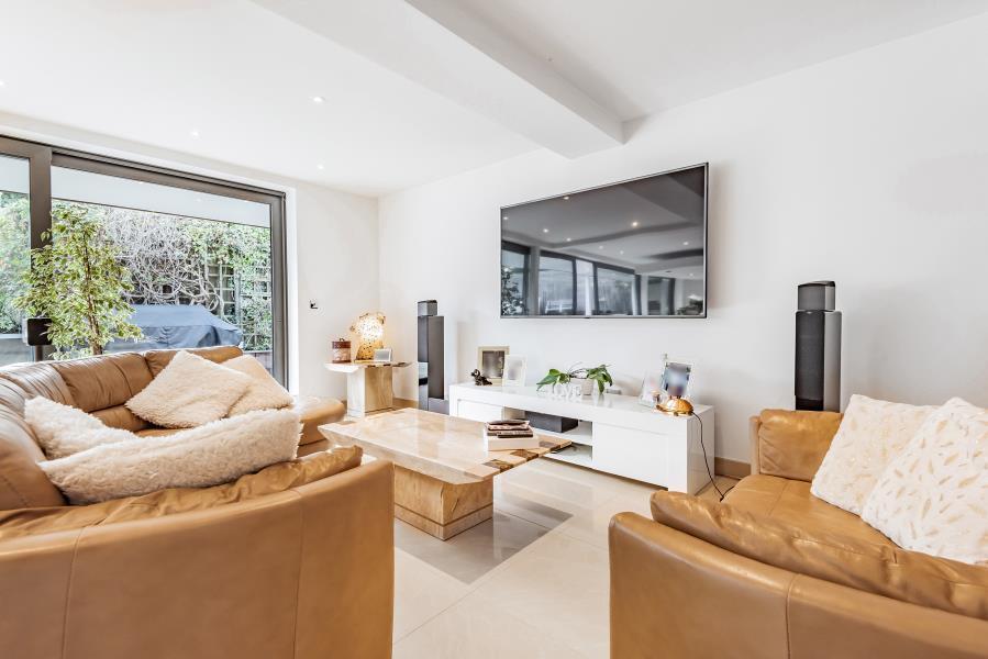 House in Virginia Water, Knowle Hill - View 2