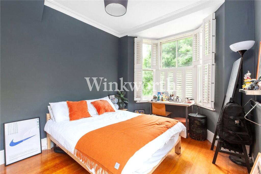 Apartment in London - More