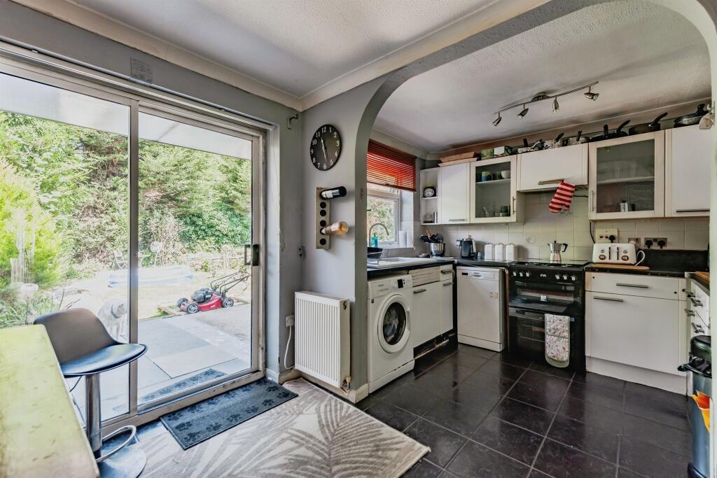 House in Crawley, Broadfield - View 5