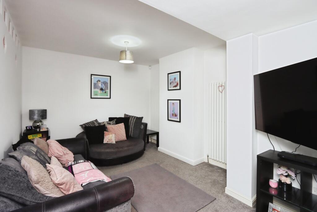 Welwyn Close, Sheffield, S12 photo 4