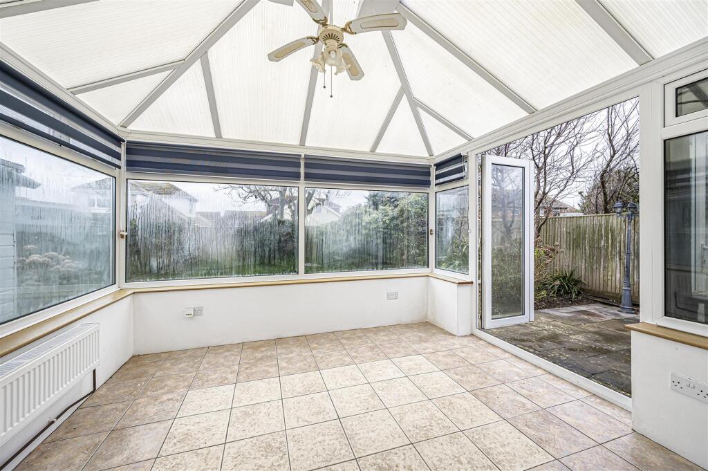 Southdown Avenue, Peacehaven photo 4