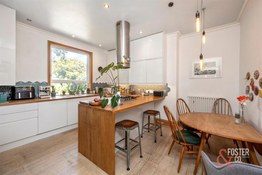 Apartment in Hove, Brunswick - View 4