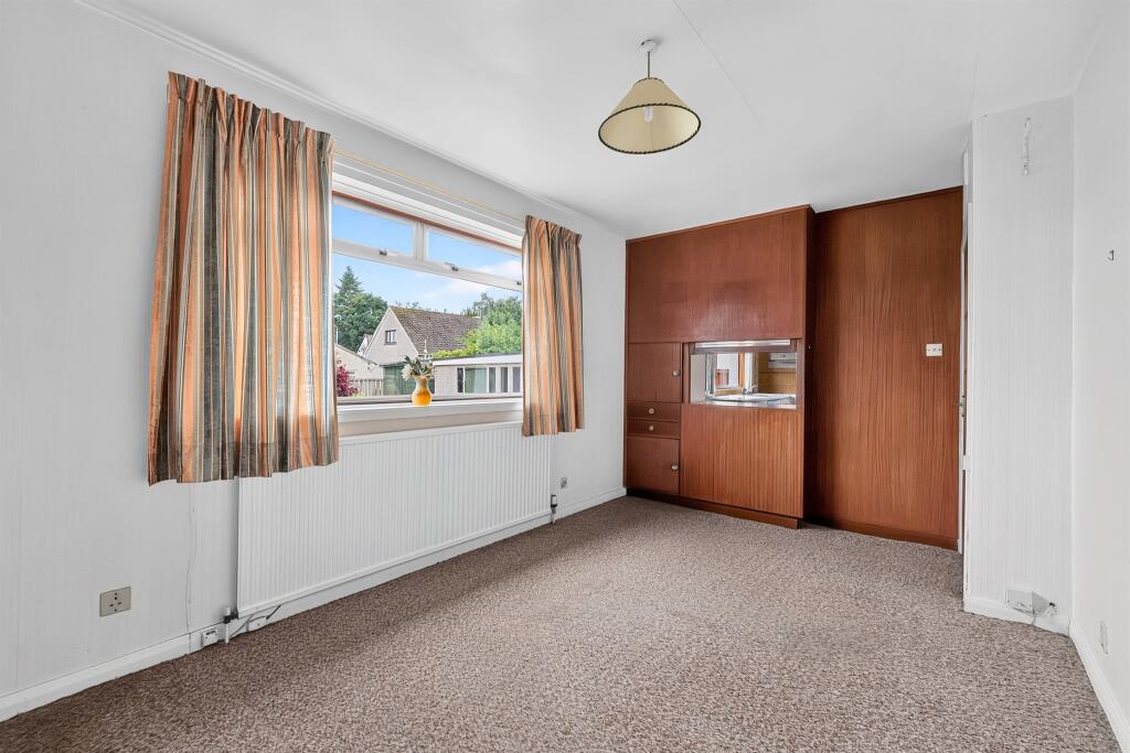 House in Kilwinning, North Ayrshire - More