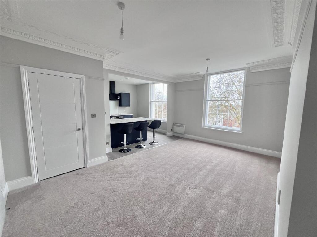 Apartment in Warwick, Milverton, Royal Leamington Spa - View 2