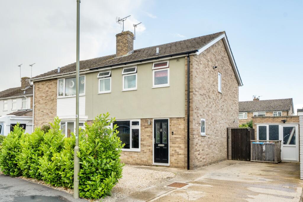 Main image of property: Clarkston Road, Carterton, Oxfordshire, OX18
