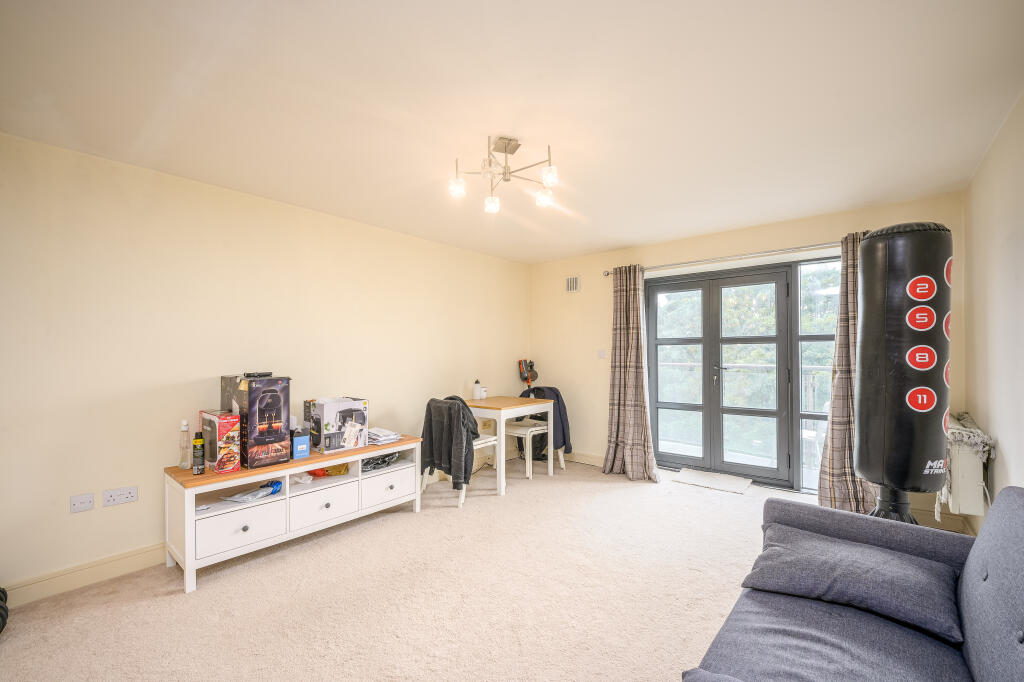 Apartment in West Bromwich, Stone Cross - View 3