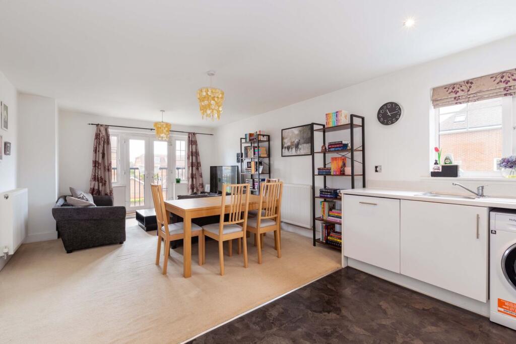 Apartment in Slough - View 4