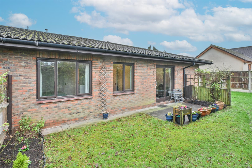 2-bed other on The Lawns, Uplands Road, Warley, £200,000
