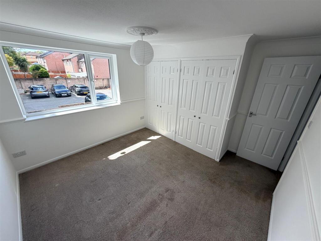 House in Southampton - More