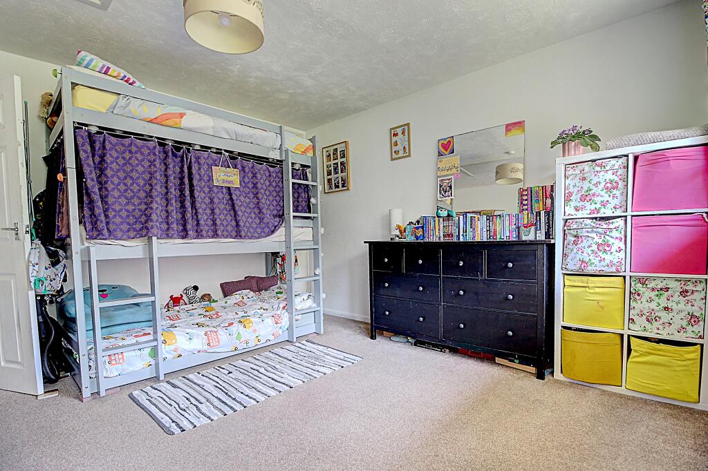 Elgar Close, Basingstoke, RG22 - More