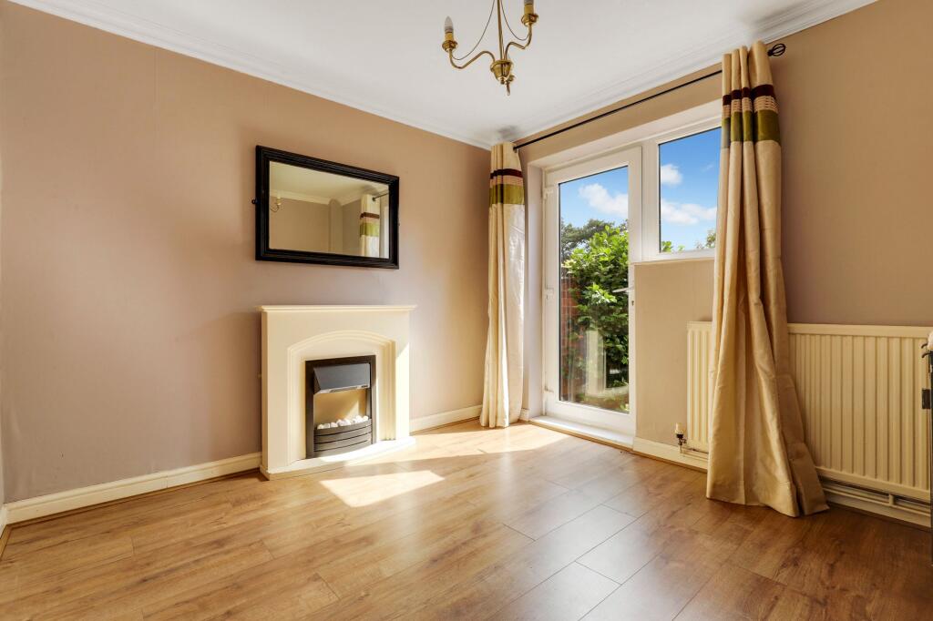 House in Gedling, Woodborough - More