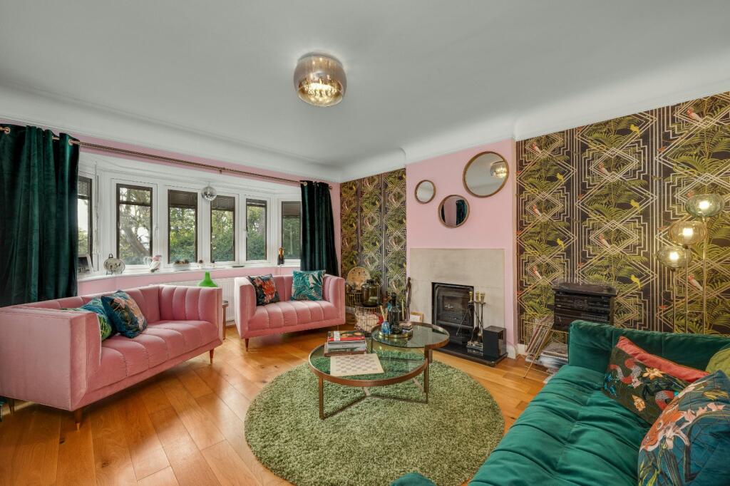 Drakes Close, Esher, Surrey, KT10 photo 3