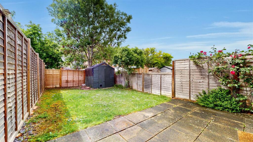 House in Milton Keynes, Fishermead, Campbell Park - View 2