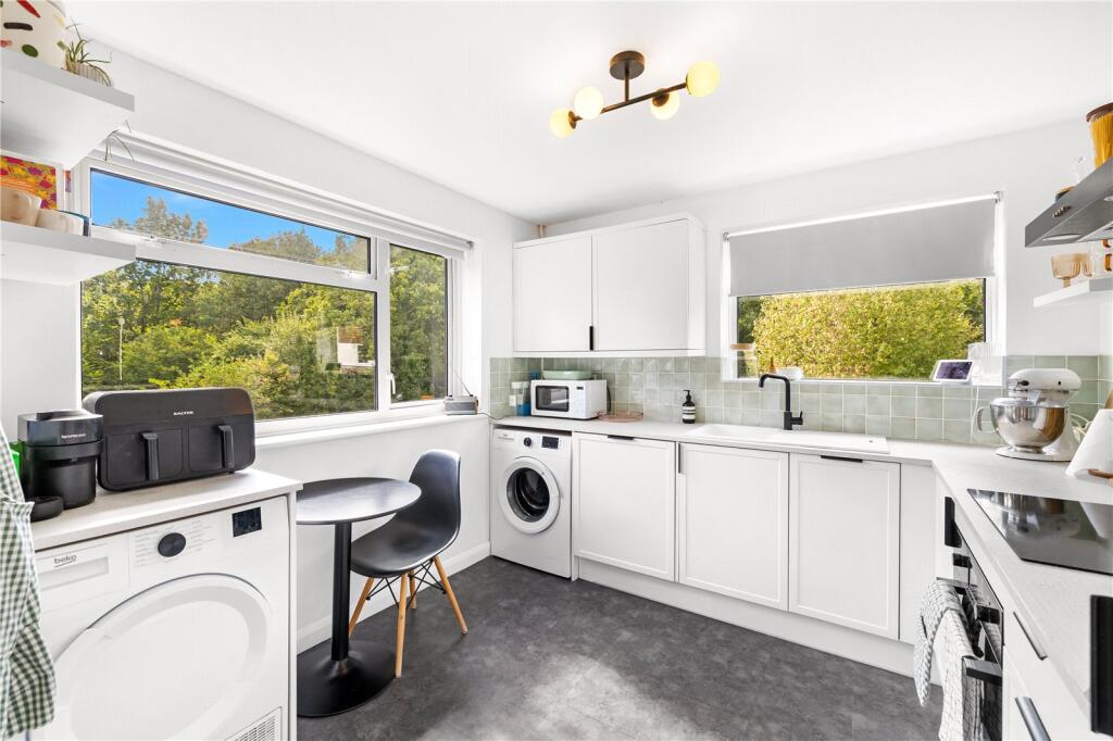 Apartment in Redhill - View 4