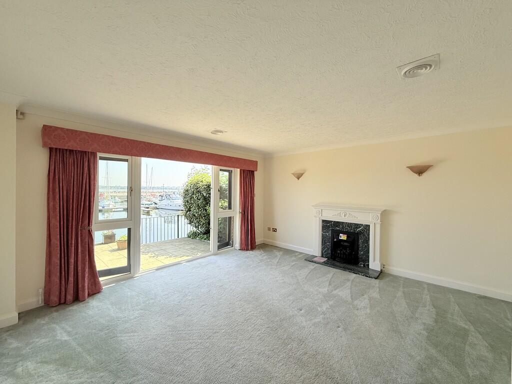 White Heather Court, Hythe Marina Village  photo 2