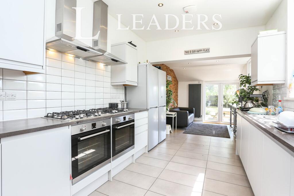 House in London - View 2