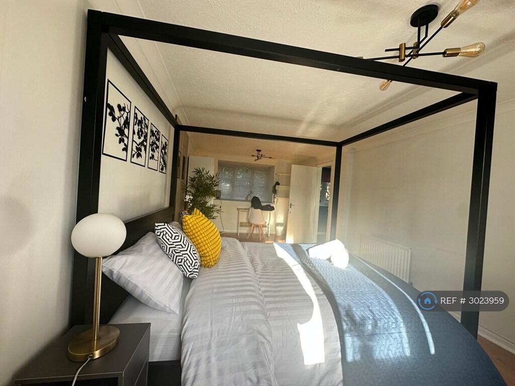 House in London, Lonesome, Mitcham - More