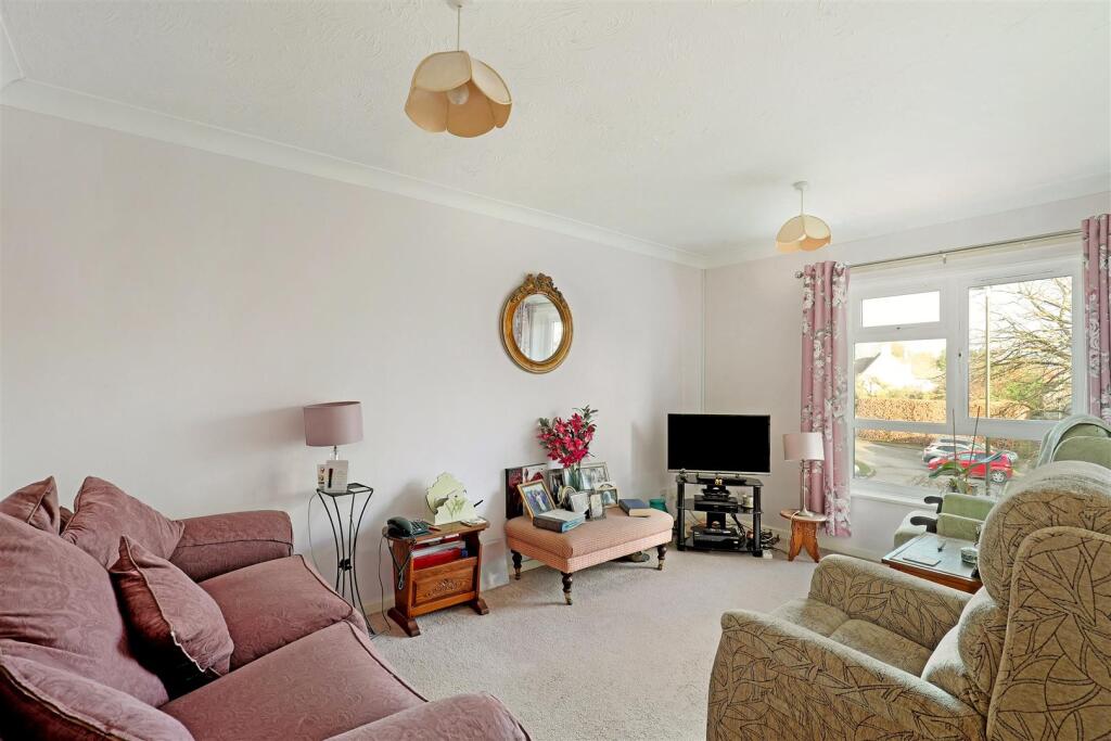 Cambridge Way, Minchinhampton, Stroud photo 2