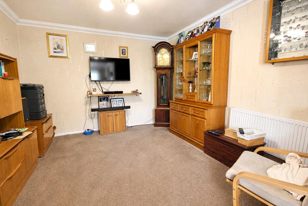 House in Barton-le-Clay, Central Bedfordshire - View 3