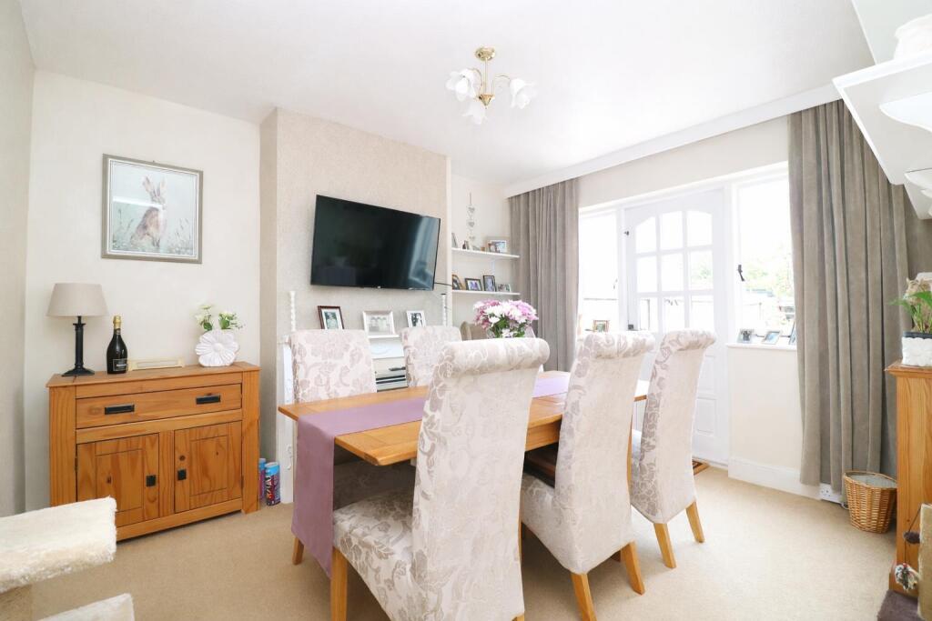 House in Chelmsford, Great Baddow - More