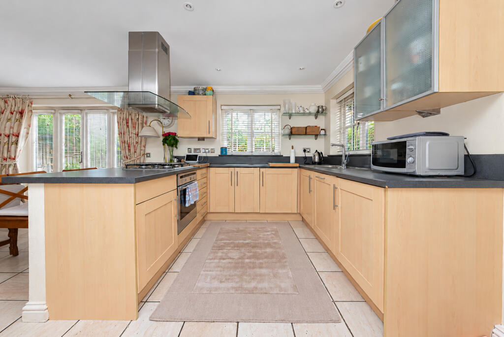 House in Winkfield - View 5