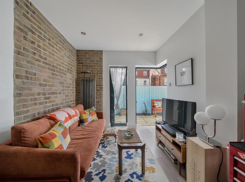 Main image of property: Oak Grove, London NW2