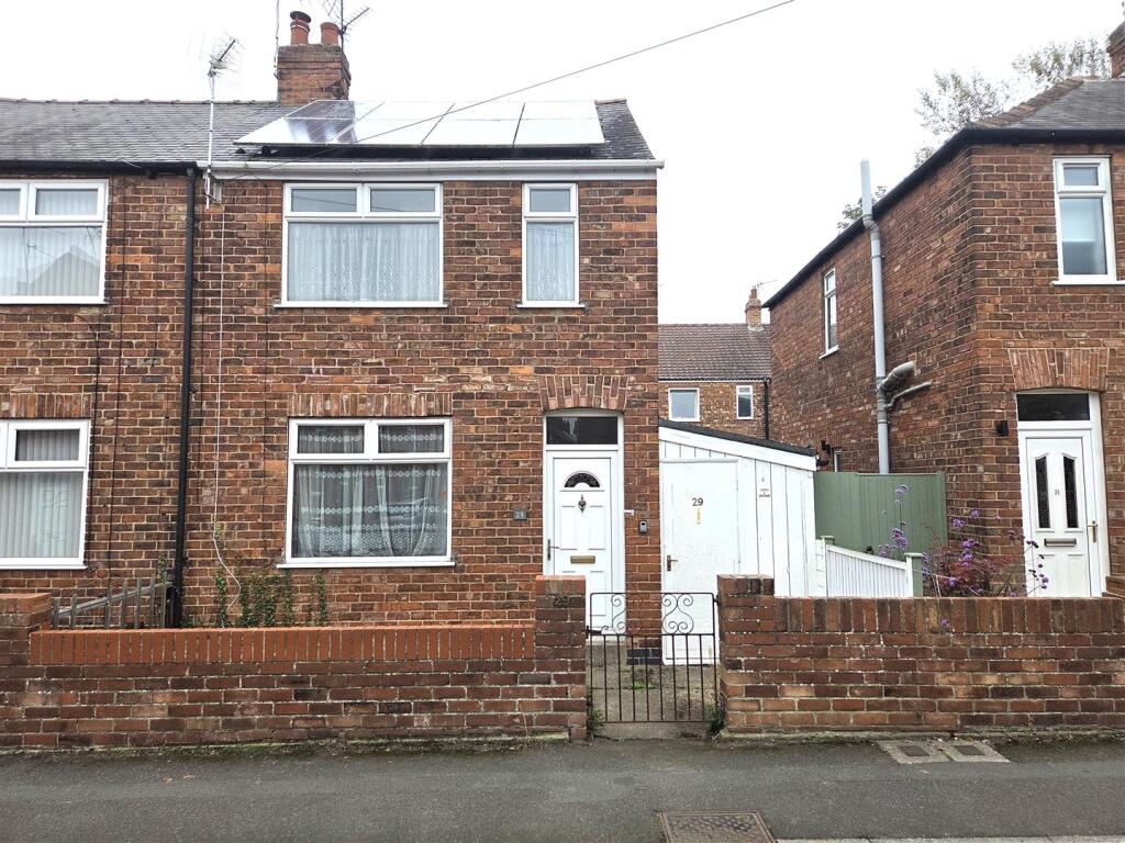 3-bed semi-detached on Count De Burgh Terrace, South Bank, York, YO23 1HH, £250,000