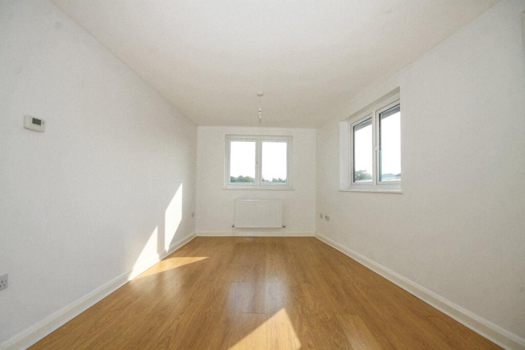 Apartment in Swale, Grove Park, Regent Quay - View 3