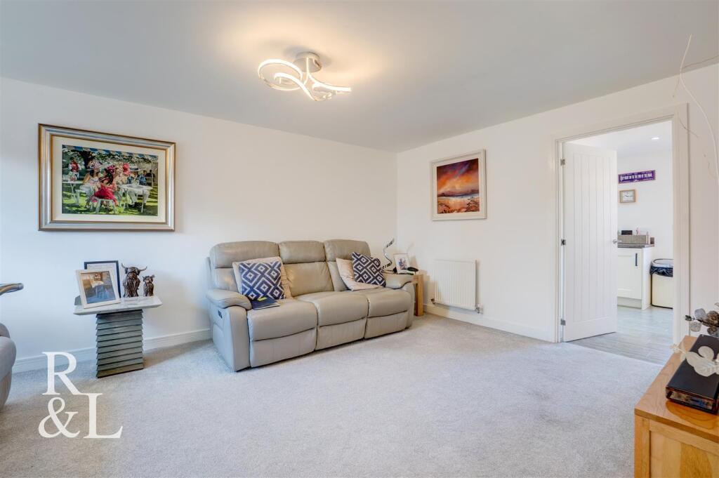 Oleander Close, Tamworth photo 4