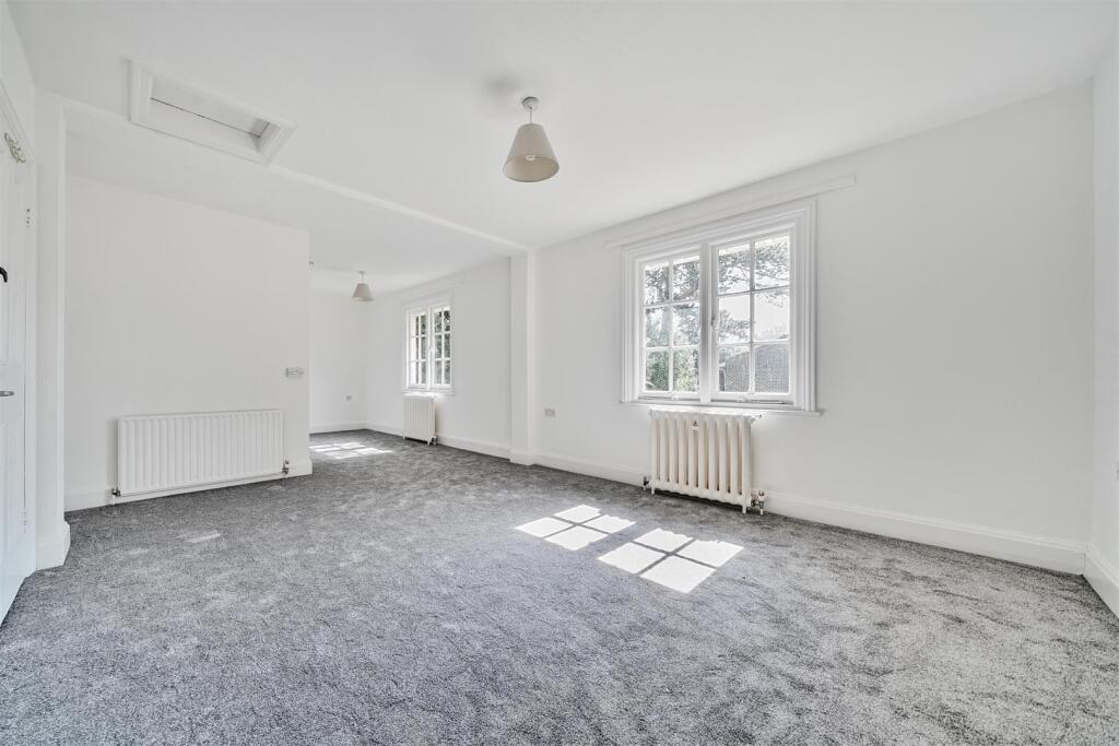 Clarefield Court, Sunningdale, Ascot photo 3