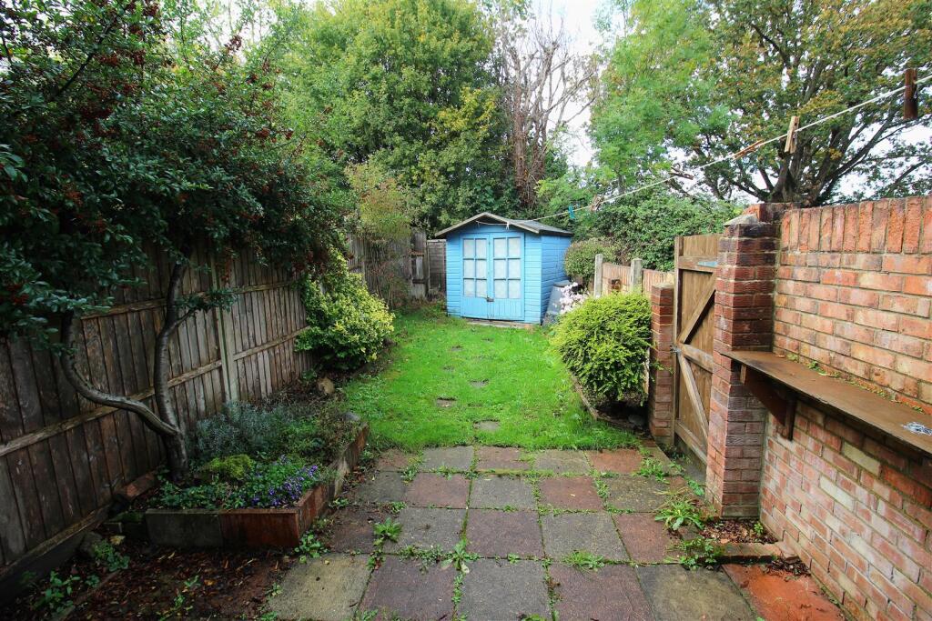 Provene Gardens, Waltham Chase, Southampton photo 4