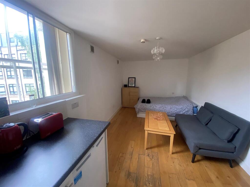 Apartment in Bristol - View 3