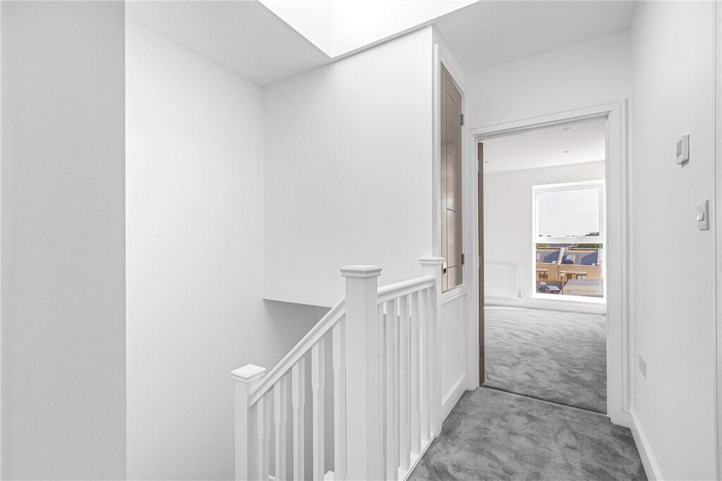 Chase Road, London, N14 photo 4