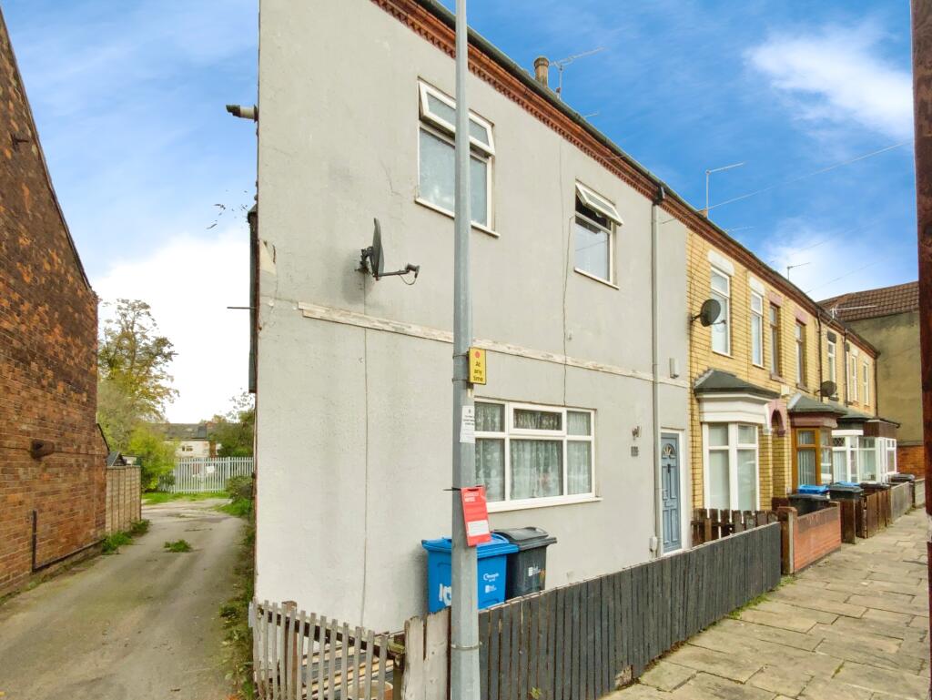 2 bedroom end of terrace house for sale in Dene Street, Hull, HU9