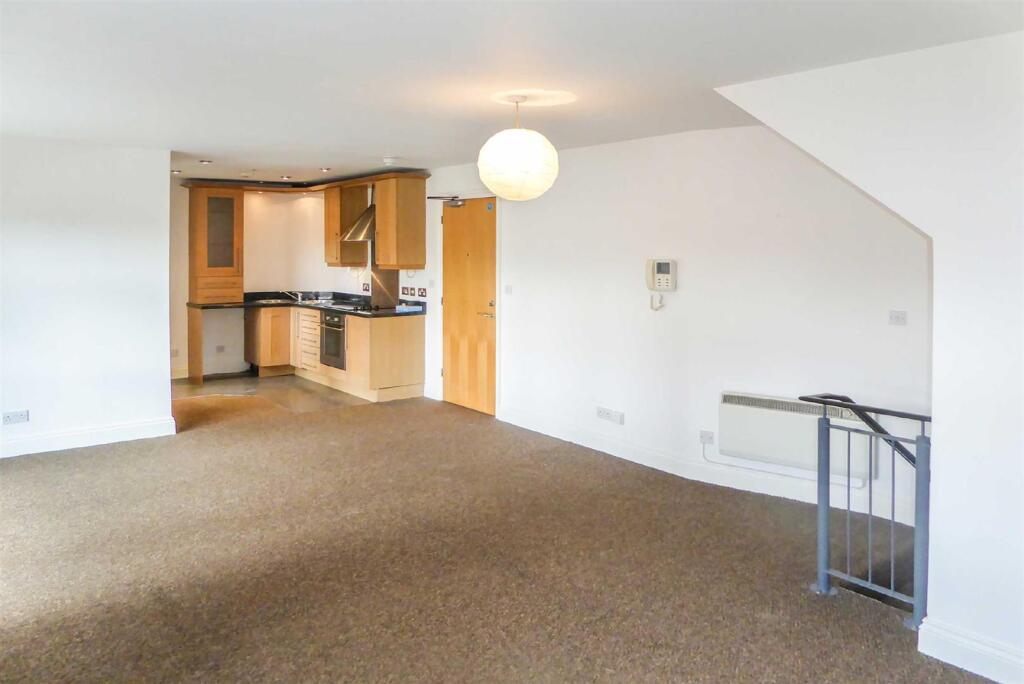 Apartment in Northampton - View 5