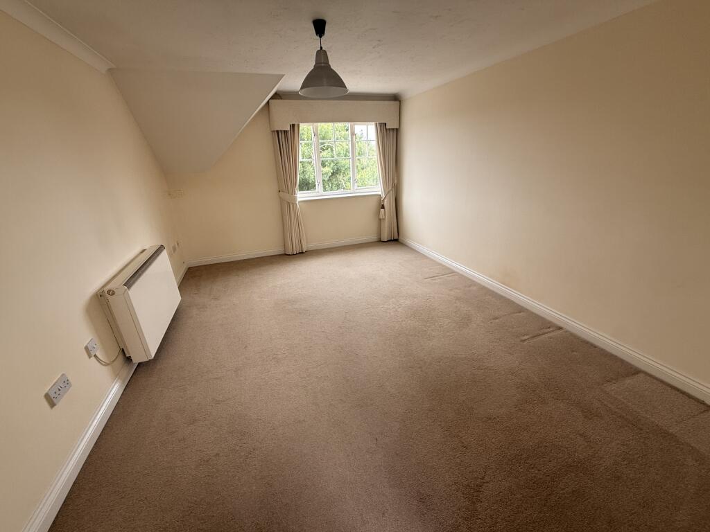 Apartment in Reading - View 4