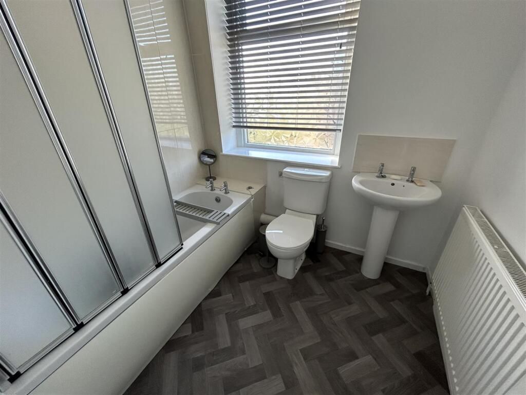 House in Oldham, Saddleworth - View 4