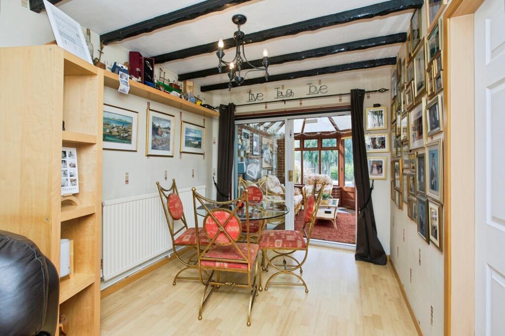 Saxon Close, Burton-on-Trent, Staffordshire, DE15 photo 4